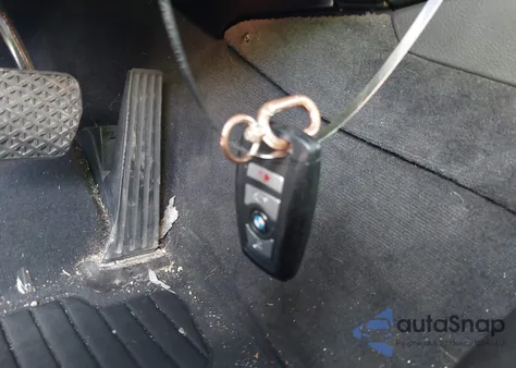 2013 BMW 528I xDrive z USA, uszkodzony, nr VIN WBAXH5C58DD113587